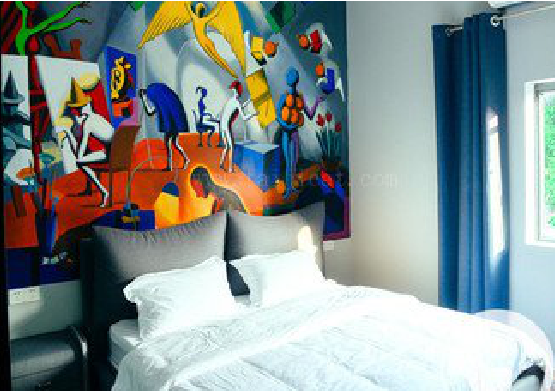  霞浦对于酒店的墙体彩绘而言更注重哪些方面？